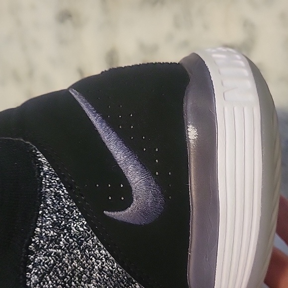 Nike KD11 Flyknit Basketball Shoes - Picture 12 of 15